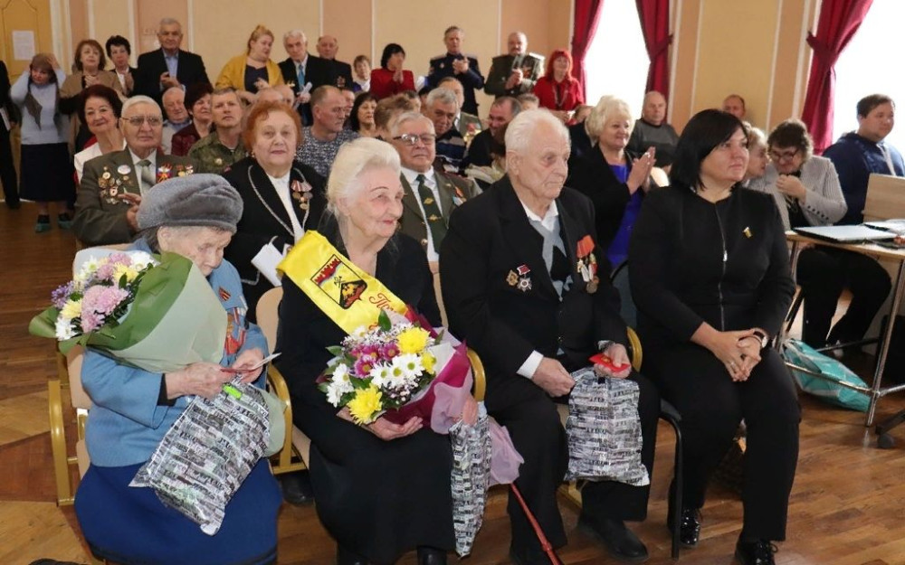 Ирина Жукова поздравила шахтинскую организацию ветеранов с 40-летием